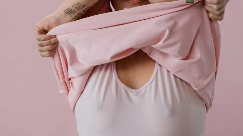 How to tuck shirt into leggings?