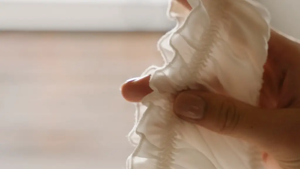 Should you wash lululemon leggings inside out?