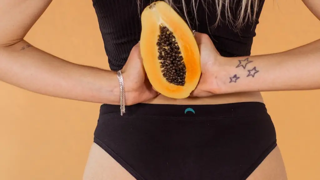 How to style shorts with leggings?