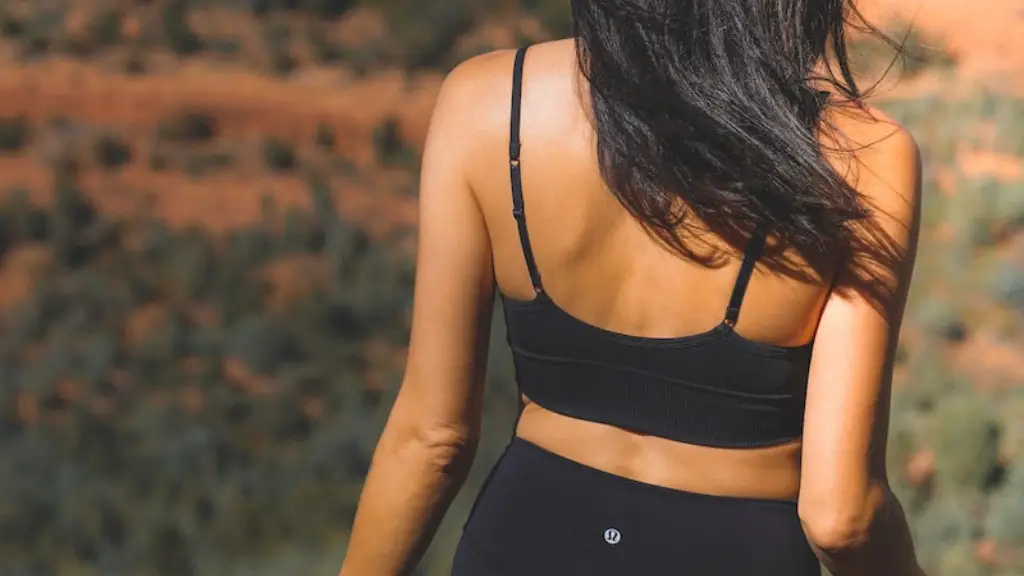 How to pair faux leather leggings?