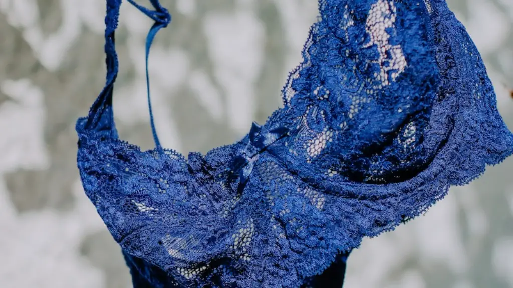 How to get lint out of leggings?